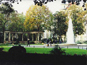 Victoria-Luise-Platz mit Säulengang, Brunnen und Grünanlage nahe der Kanzlei von Rechtsanwältin Grosse in Berlin-Schöneberg